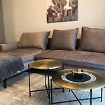 Lägenhet Luxurious In The Heart Of Old Town With Parking