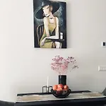 Luxurious In The Heart Of Old Town With Parking *