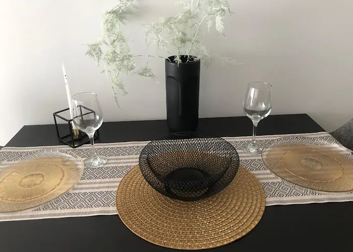 Luxurious In The Heart Of Old Town With Parking דירה