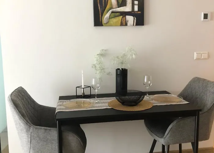 Luxurious In The Heart Of Old Town With Parking